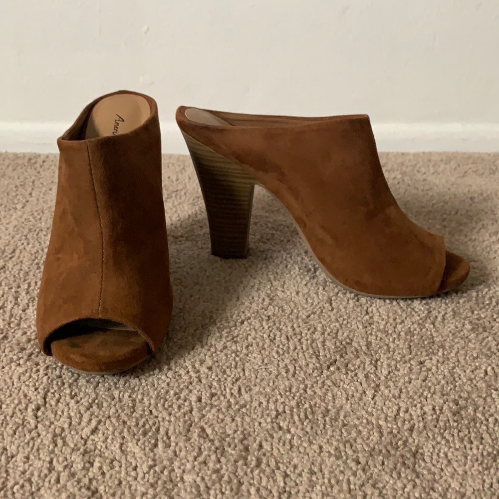 AE peep toe heel